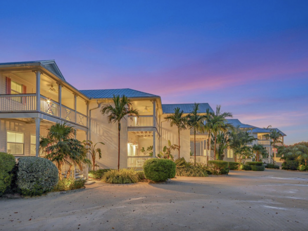 From Villa walk to shops, grocery store, restaurants and the parks!